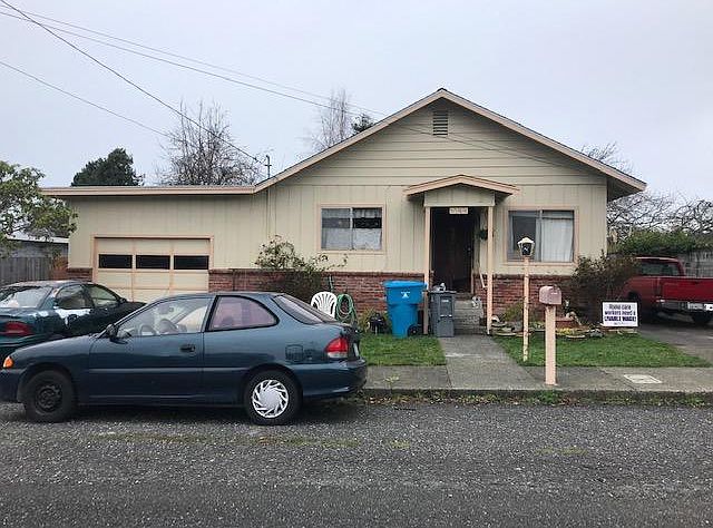 2nd image of 2195 Arbutus St