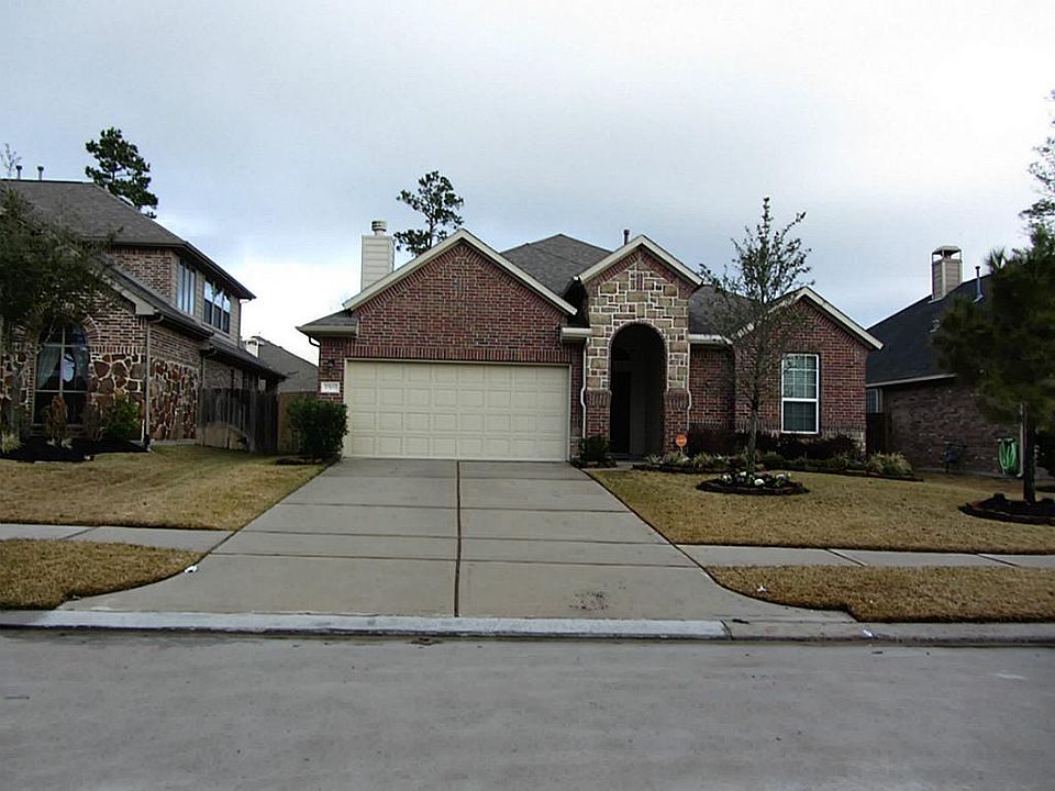 Front of home with Stone accents!