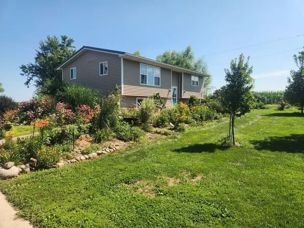 2449 68th St, Van Horne, IA 52346