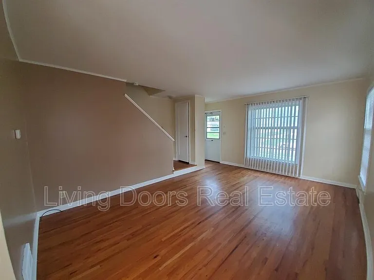 314 S 47th St — Photo 11