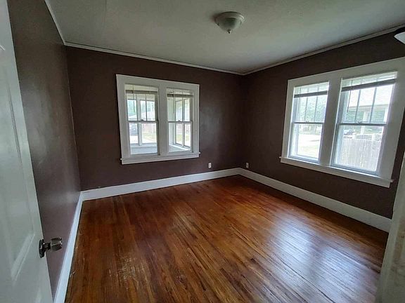 3rd image of 2111 Douglas St