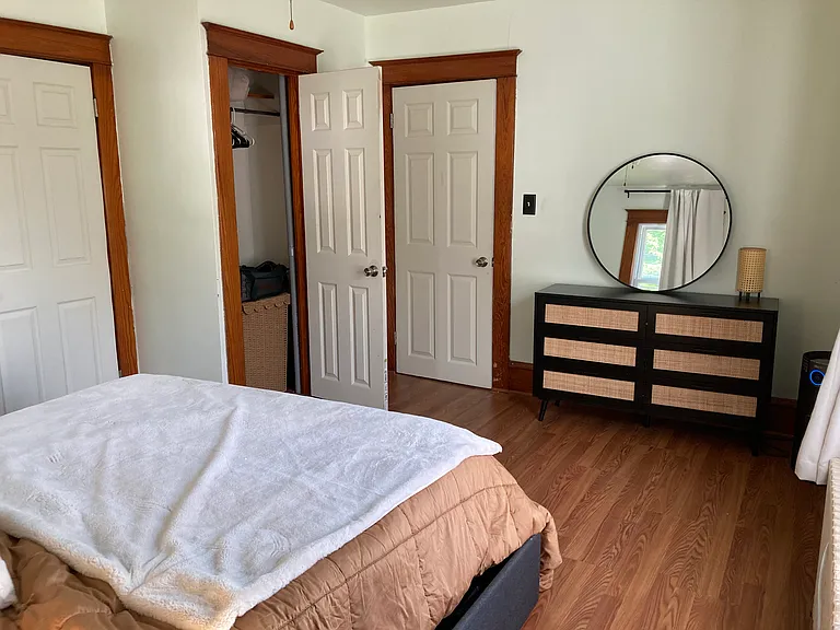 320 Malletts Bay Ave #C — Photo 16