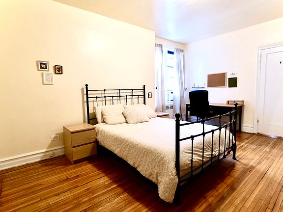 5th image of 150 E 18th St APT 6E