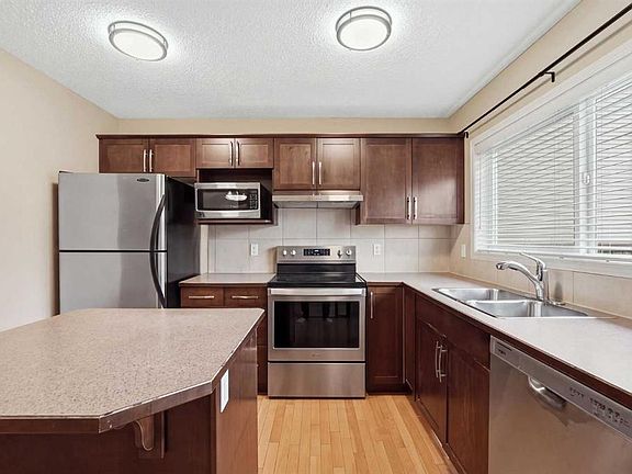 3rd image of 258 E Cranberry Pl SE