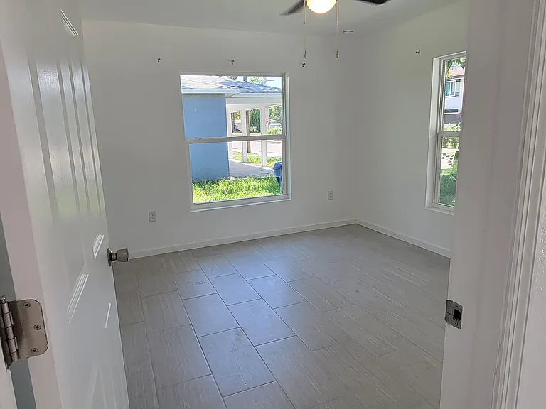 815 3rd St E — Photo 5