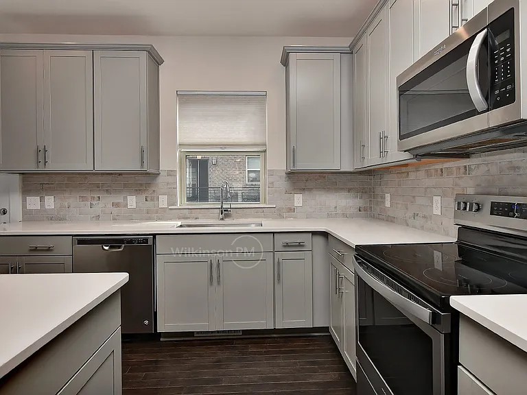 13047 Tinton Ave — Photo 11