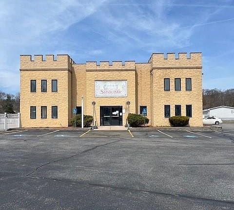 3rd image of 44 Castle Rd