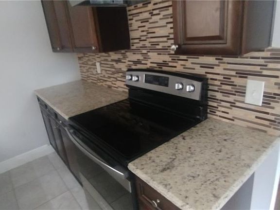 3rd image of 2225 Kingsland Ave