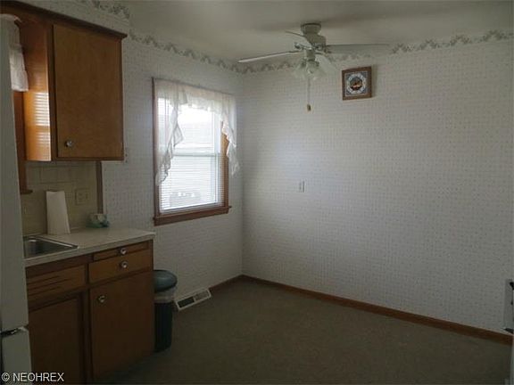 5th image of 30301 Thomas St
