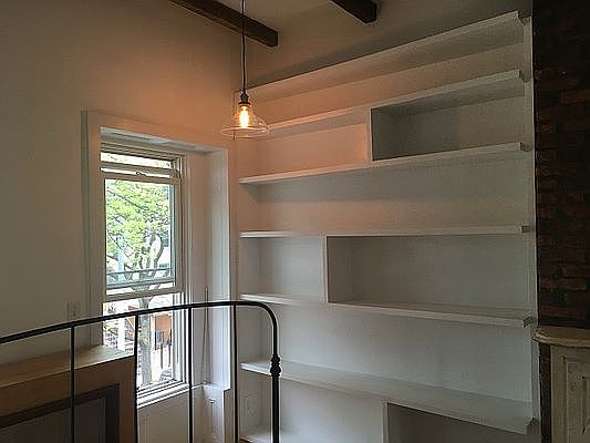 2nd image of 600 Van Buren St #3