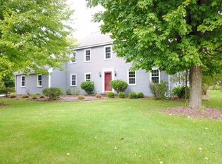 21500 Hollycrest Dr, Brookfield, WI 53045