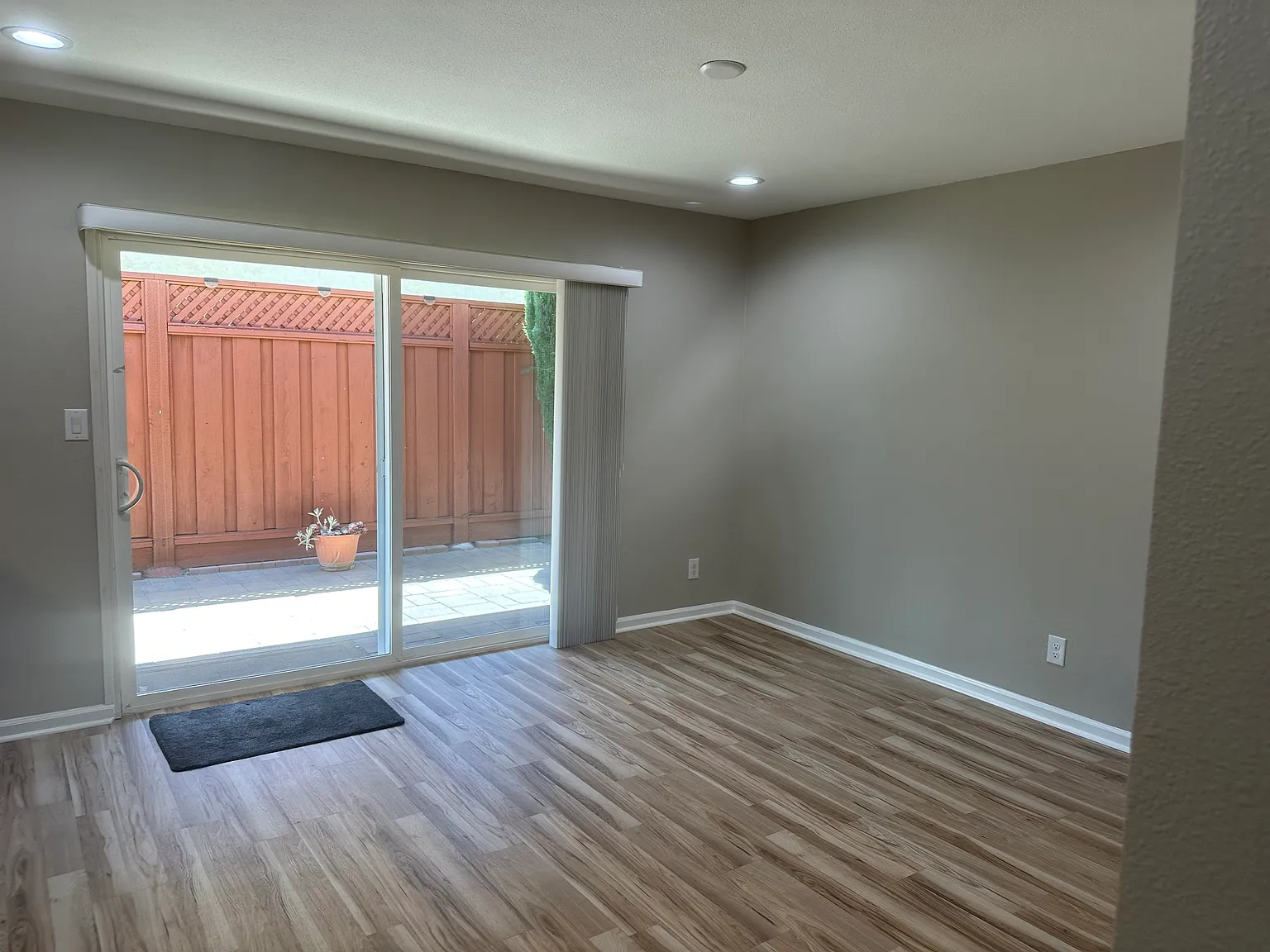 4 bed, 1396 sqft, $4,150 — Photo 2
