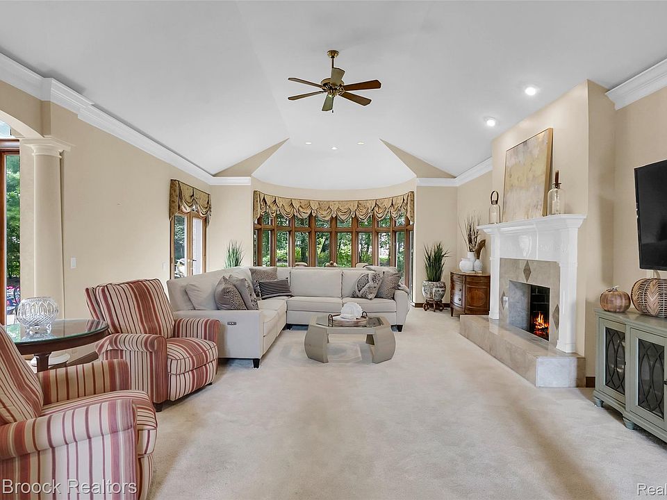 60 Kingsley Manor Dr, photo 8
