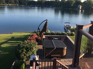 3160 Lexington Dr, Waterford, MI 48328