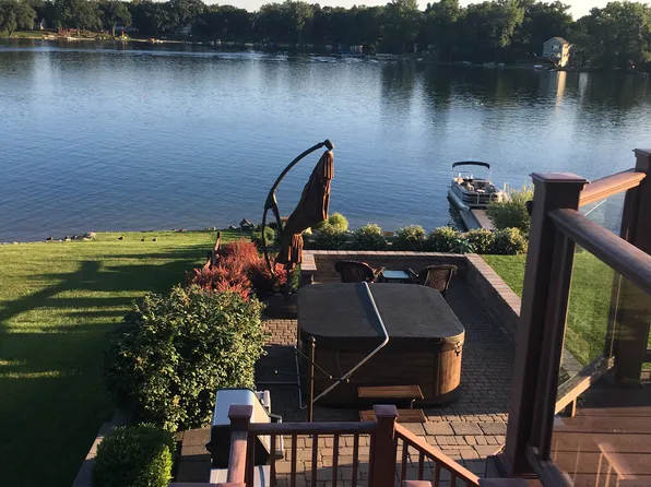 3160 Lexington Dr, Waterford, MI 48328