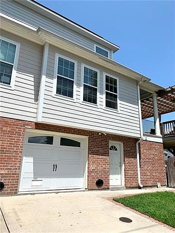 1st image of 435 Chapelle St