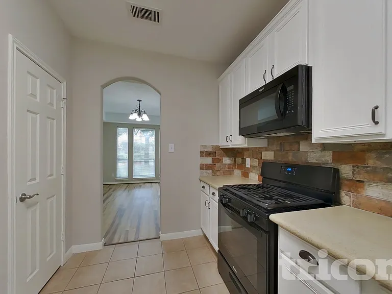 8523 W Highlands Xing — Photo 7