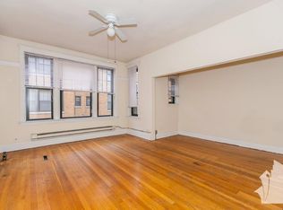 729 W Barry Ave, Chicago, IL 60657