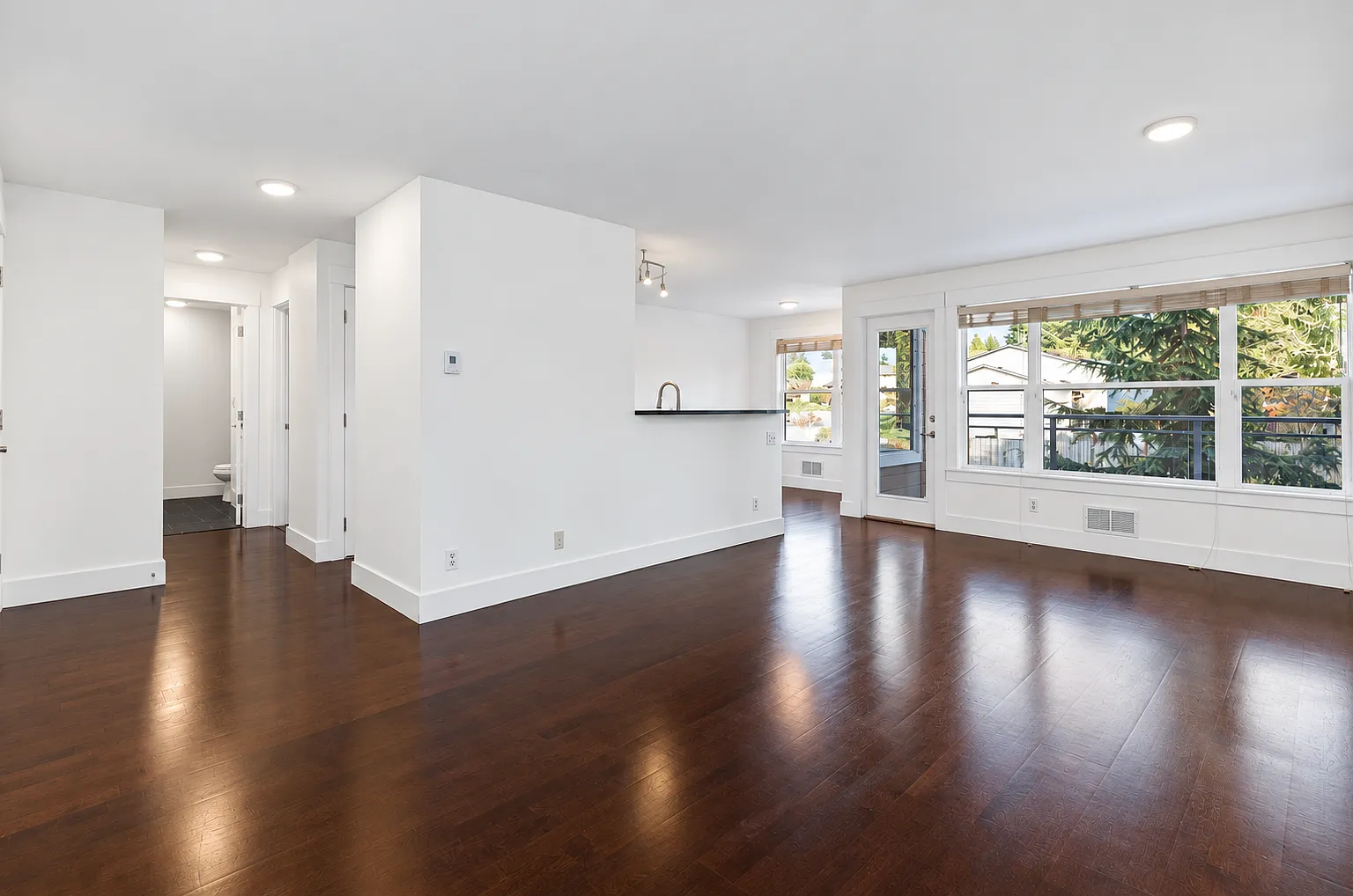 1 bed, 859 sqft, $2,400 — Photo 4