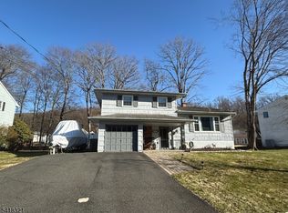 10 Downstream Dr, Flanders, NJ 07836