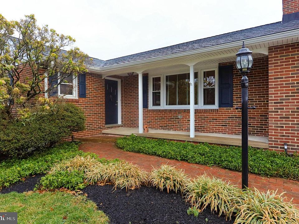 1st image of 105 Yearsley Dr