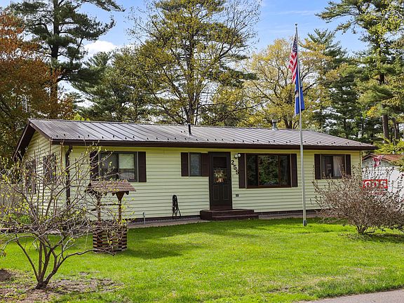2nd image of 255 Dogwood Rd