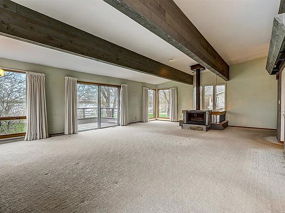 5th image of 208 Lac La Belle Dr