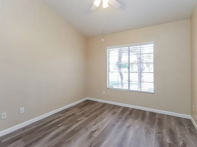 1130 N Meadows Dr — Photo 13