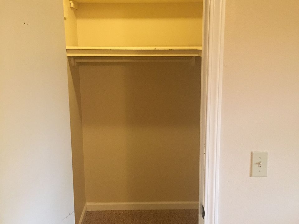 1st image of 5 Caister Ln