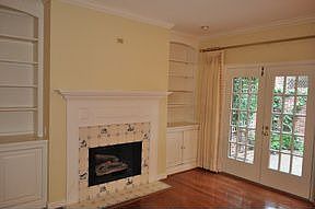 2nd image of 1833 Banking St