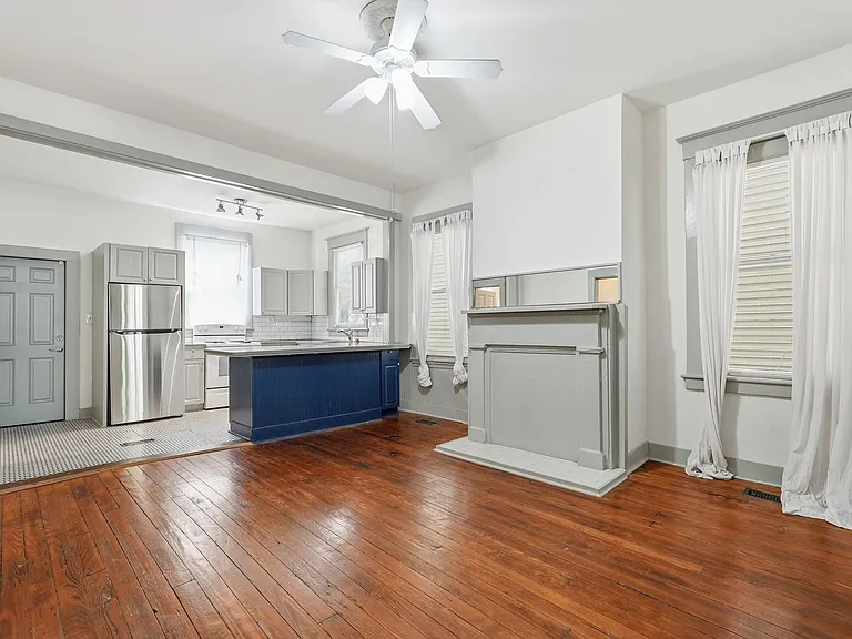 538 E Waldburg St — Photo 15