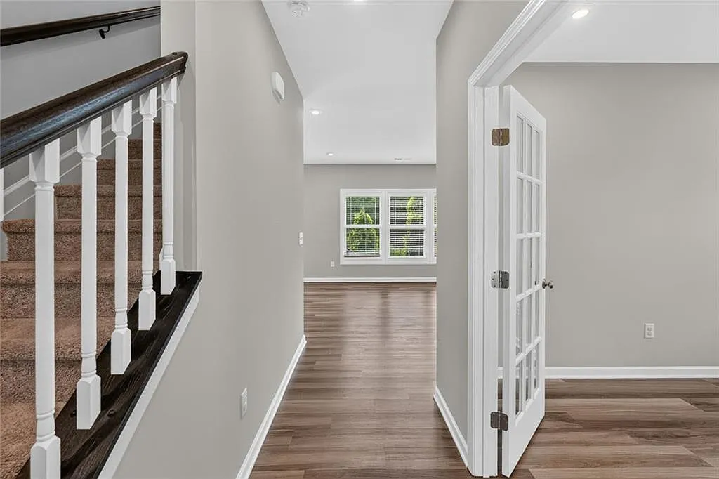 4 bed, 2.5 bath, 2000 sqft, $3,495 — Photo 3