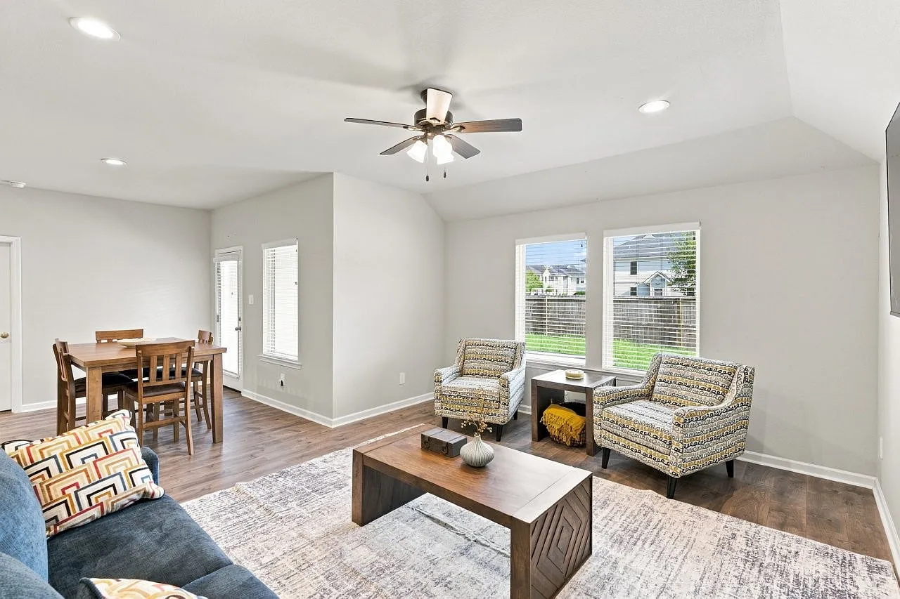 3 bed, 2000 sqft, $3,400 — Photo 4