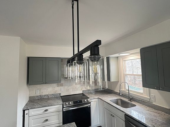 3rd image of 38 Deer Ridge Road