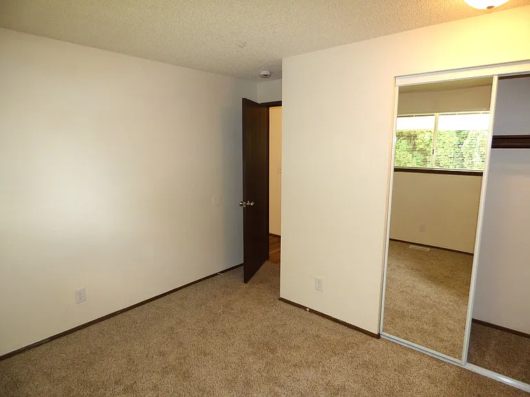 4824 Falcon Ct NE — Photo 28