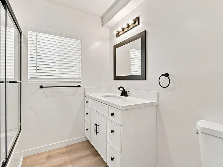 212 S Jackson St #3 — Photo 8