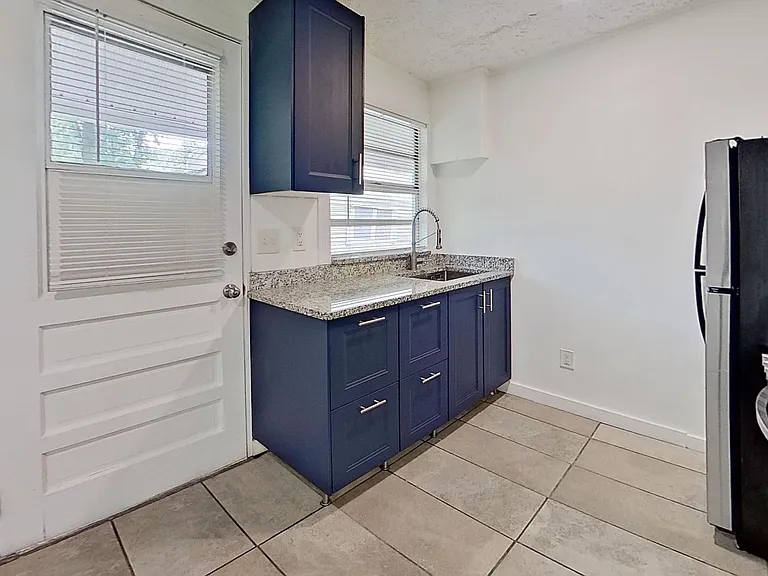 1323 Woodruff Ave — Photo 10