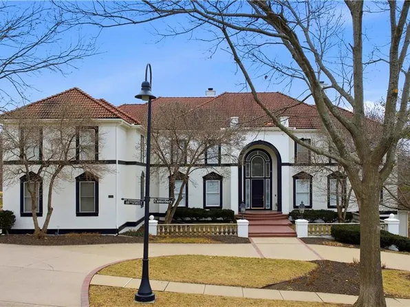 3109 W 118th St, Leawood, KS 66211