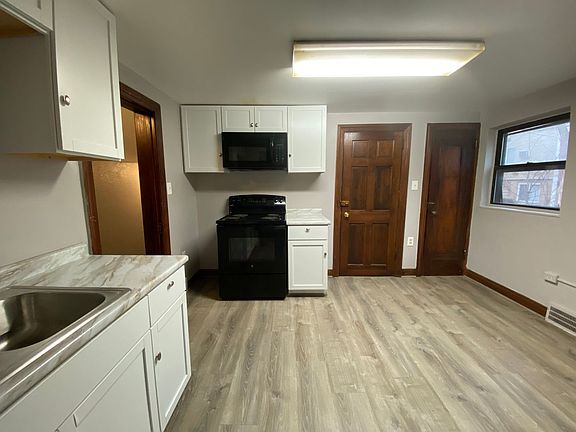 4th image of 1930 Newton St #2