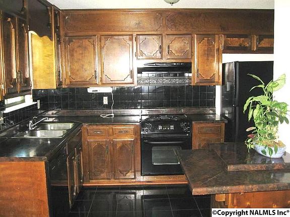 3rd image of 4708 Ardmore Dr NW