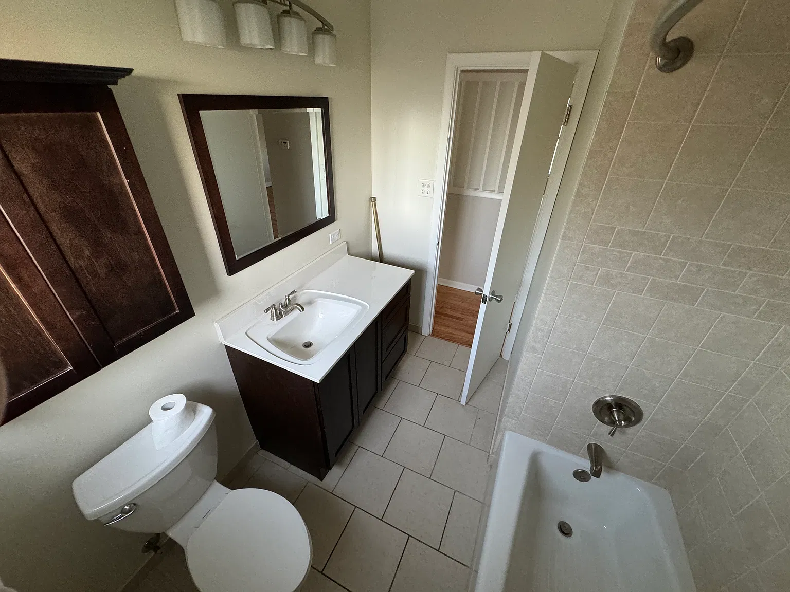 7659 S Roberts Rd — Photo 2