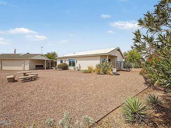 3rd image of 836 S ROYAL PALM Road