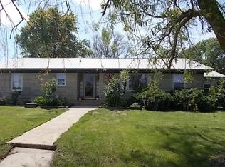 1027 N 1900 East Rd, Owaneco, IL 62555