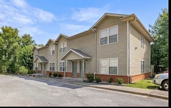 3 bed, 2.5 bath, 1100 sqft, $1,600 — Photo 1