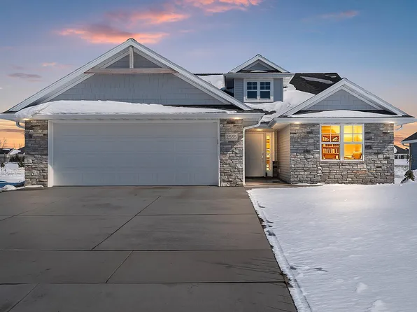 2555 Willow Ct, Green Bay, WI 54311