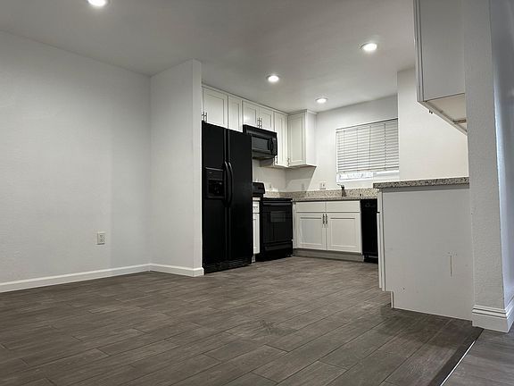 3rd image of 2528 White Oak Pl Unit 1