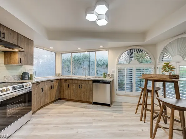 3005 Plaza De Rosa, Las Vegas, NV 89102