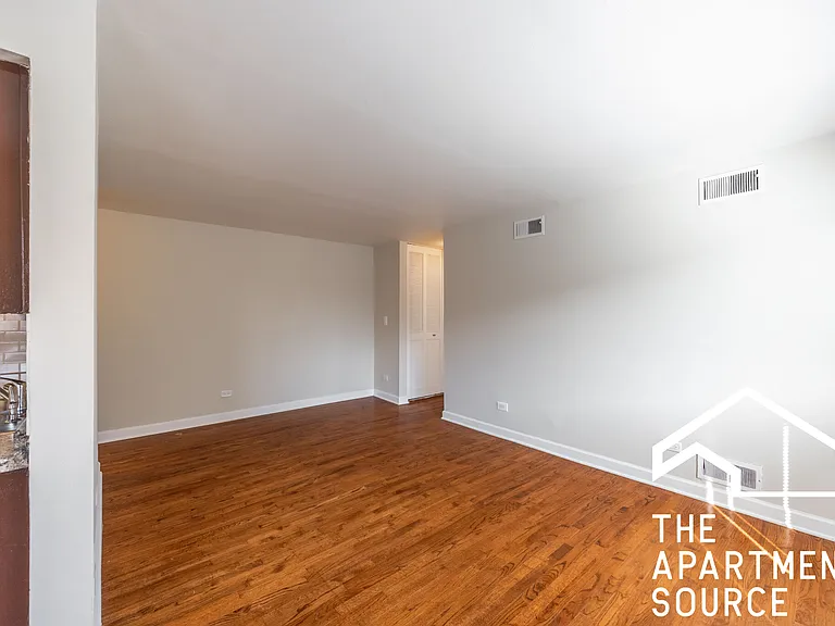 5919 N Kenmore Ave #208 — Photo 3