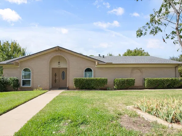 2017 Hurstview Dr, Hurst, TX 76054