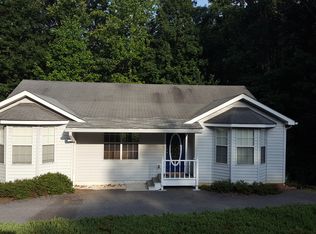 166 Terrys Pl, Cleveland, GA 30528